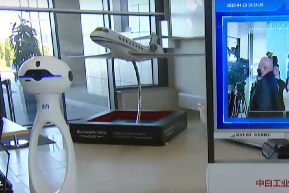 v-aeroportu-minsk-robot-budet-izmeryat-temperaturu