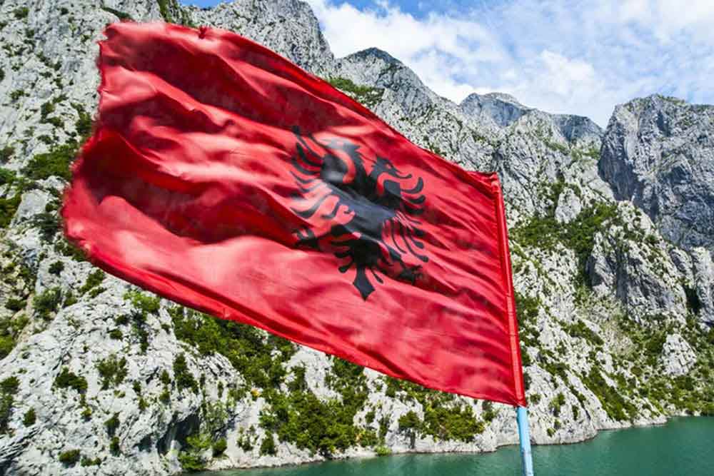 albaniya-otmenila-vizy-dlya-belorusov