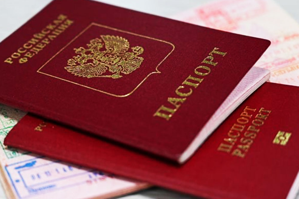 В аэропорту задержан россиянин с фальшивым загранпаспортом
