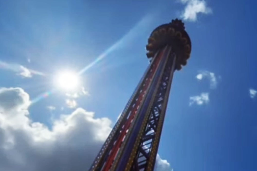 Единственный в стране экстремальный аттракцион заработал в Минске Башня свободного паления