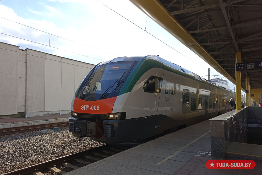 Некоторые поезда БелЖД отменяются, некоторые — изменят маршрут Поезд