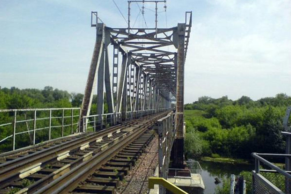 Железнодорожный переезд на границе