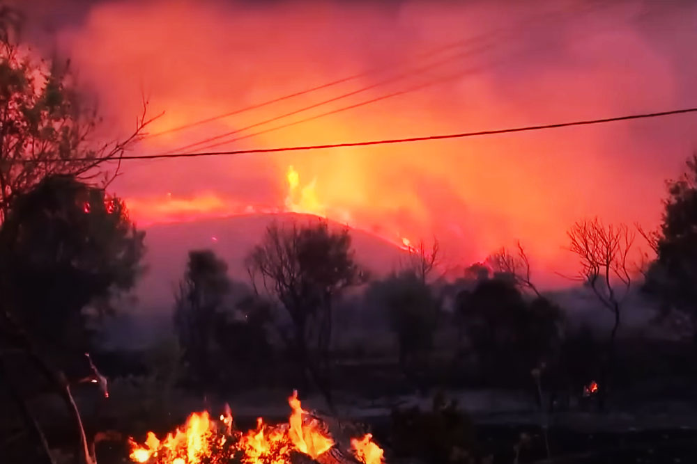 Из-за природных пожаров в Греции проводится эвакуация на Родосе и Корфу Пожары в Греции