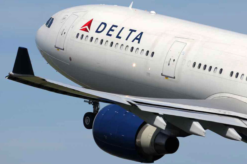 Самолёт компании Delta Air Lines совершил вынужденную посадку 