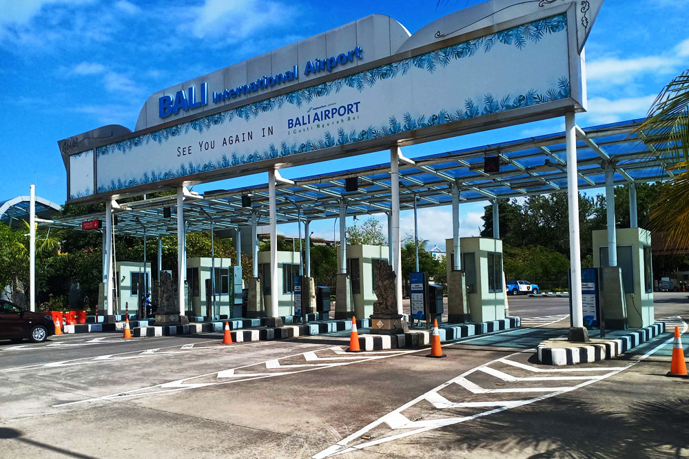На Бали ужесточат проверку туристов из-за вспышки обезьяньей оспы Аэропорт Бали