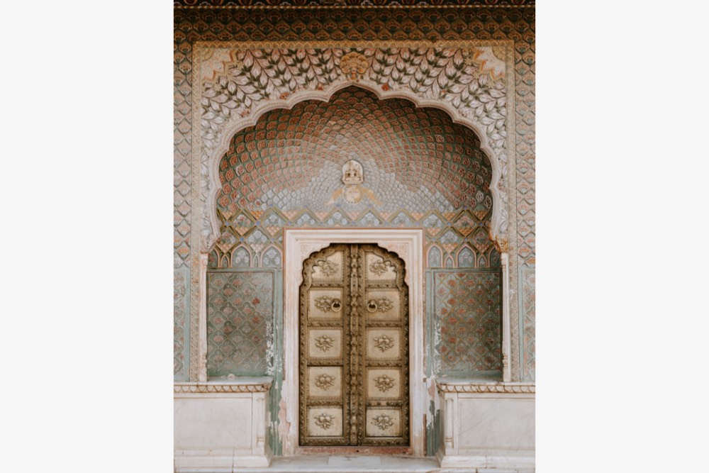Красивые входные двери в Джайпуре