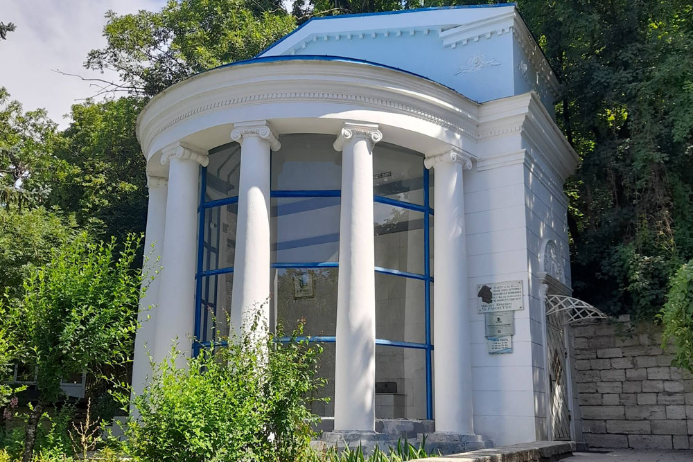 Лермонтовский источник в Железноводске Лермонтовский бювет